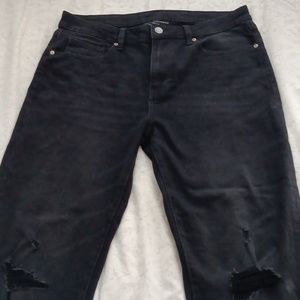 ✴️3 for $25 Black jeans distressed at knee